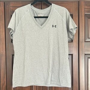 Under Armour Women's Heather Gray V-Neck Tee, Size XL